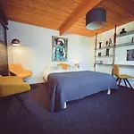 Nidwazo - & 4*
